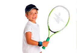 Ortocentro Majadahonda niño con raqueta
